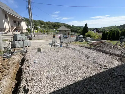 Fasáda a zámková dlažba Šarišské Sokolovce, obrázok 5