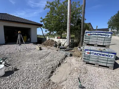 Fasáda a zámková dlažba Šarišské Sokolovce, obrázok 7