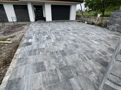 Fasáda a zámková dlažba Šarišské Sokolovce, obrázok 2