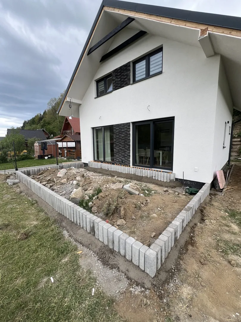 Fasáda a zámková dlažba Ľubica - obrázok 4