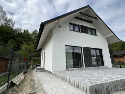 Fasáda a zámková dlažba Ľubica