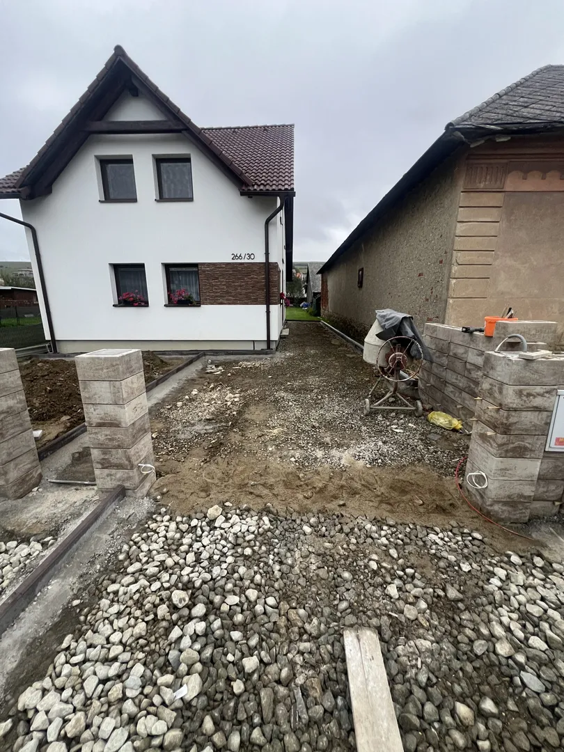 Zámková dlažba Ľubotín - rodinný dom - obrázok 6