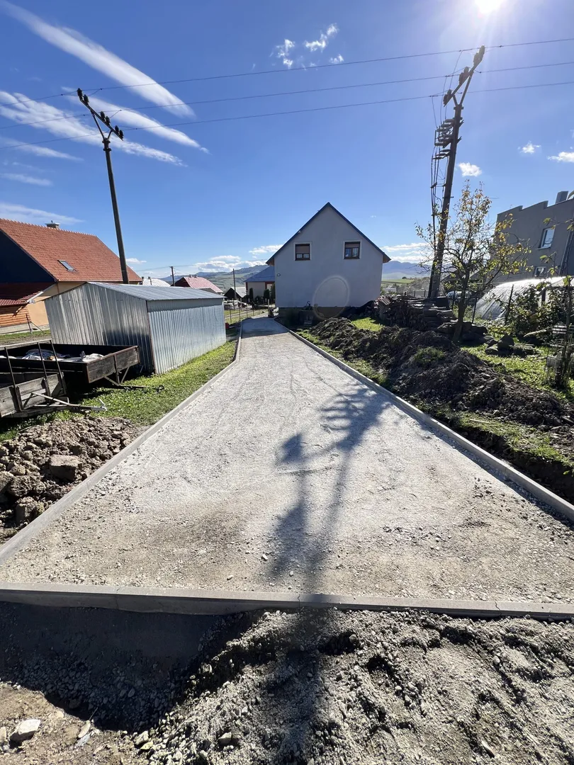 Zámková dlažba a plot Poloma - obrázok 4