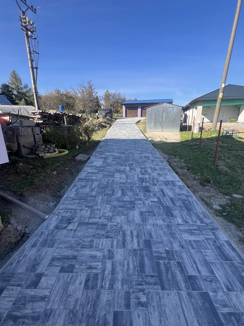 Zámková dlažba a plot Poloma - obrázok 5