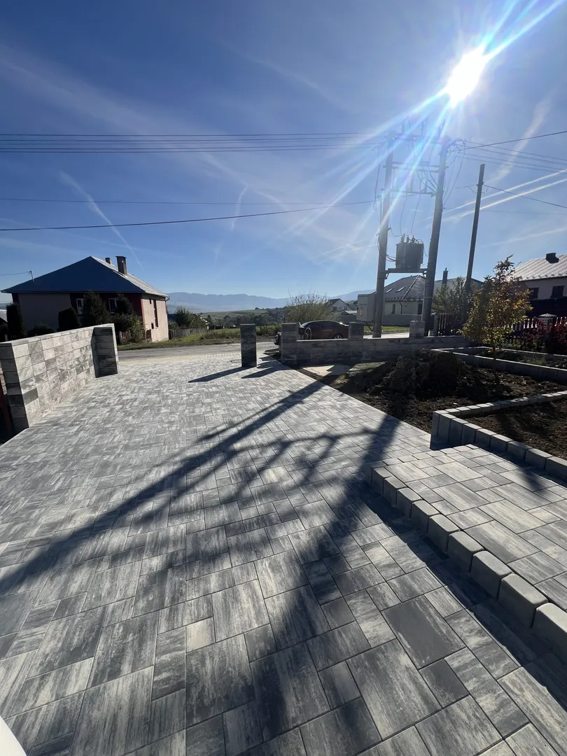 Zámková dlažba a plot Poloma - obrázok 7