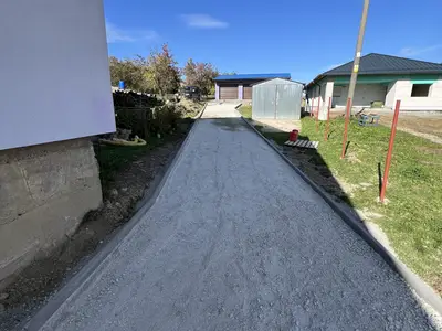 Zámková dlažba a plot Poloma, obrázok 3