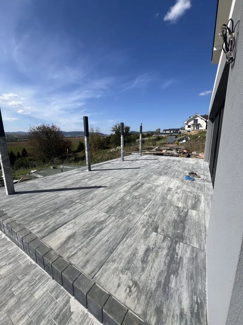 Zámková dlažba a palisády - Stará Lubovňa - obrázok 6