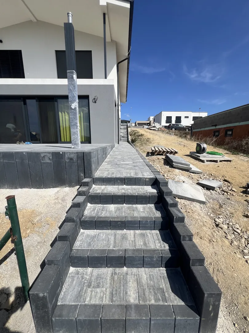 Zámková dlažba a palisády - Stará Lubovňa - obrázok 7