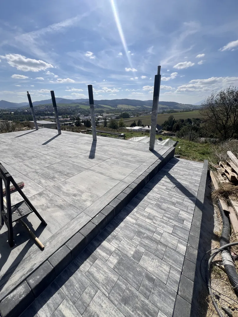 Zámková dlažba a palisády - Stará Lubovňa - obrázok 10