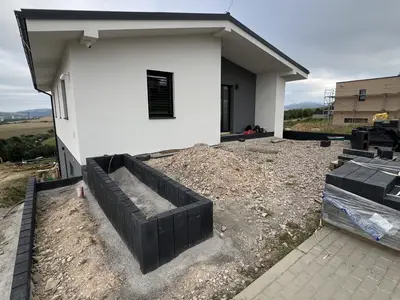 Zámková dlažba a palisády - Stará Lubovňa, obrázok 2