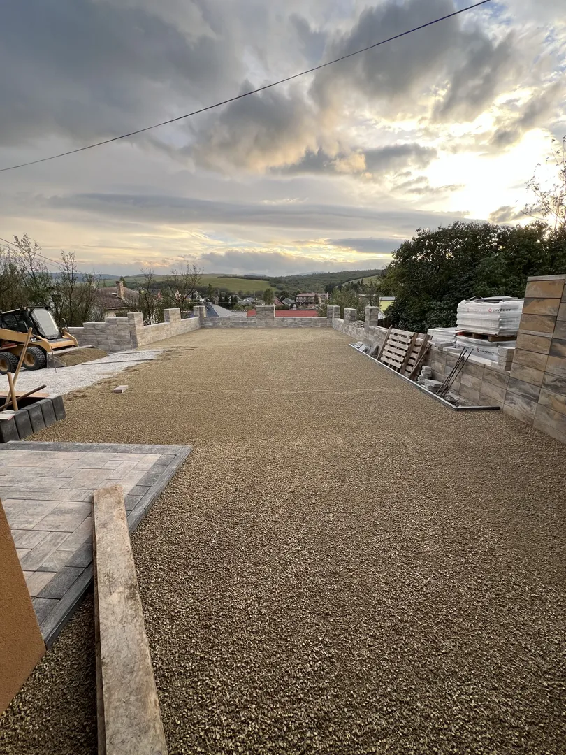 Zámková dlažba Ľubotín - chodník - obrázok 8