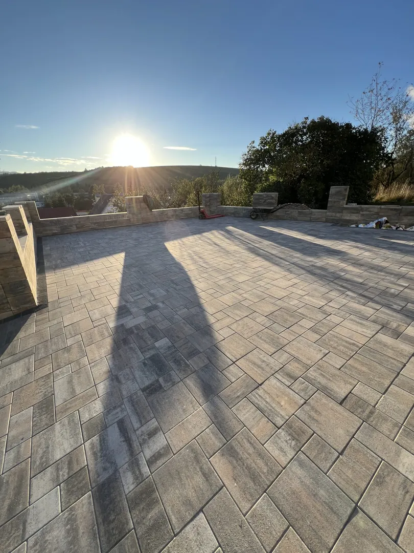 Zámková dlažba Ľubotín - chodník - obrázok 4