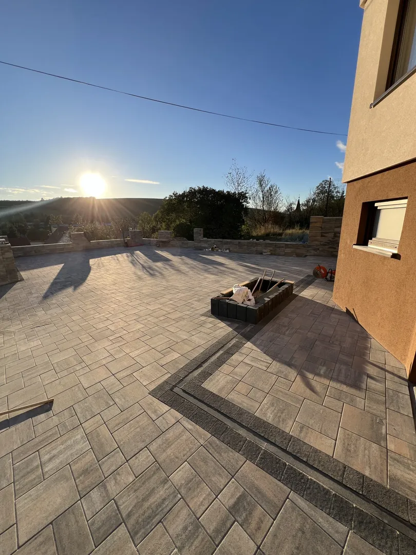 Zámková dlažba Ľubotín - chodník - obrázok 5