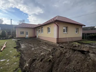 Zámková dlažba Ľubotín - dvor, obrázok 5