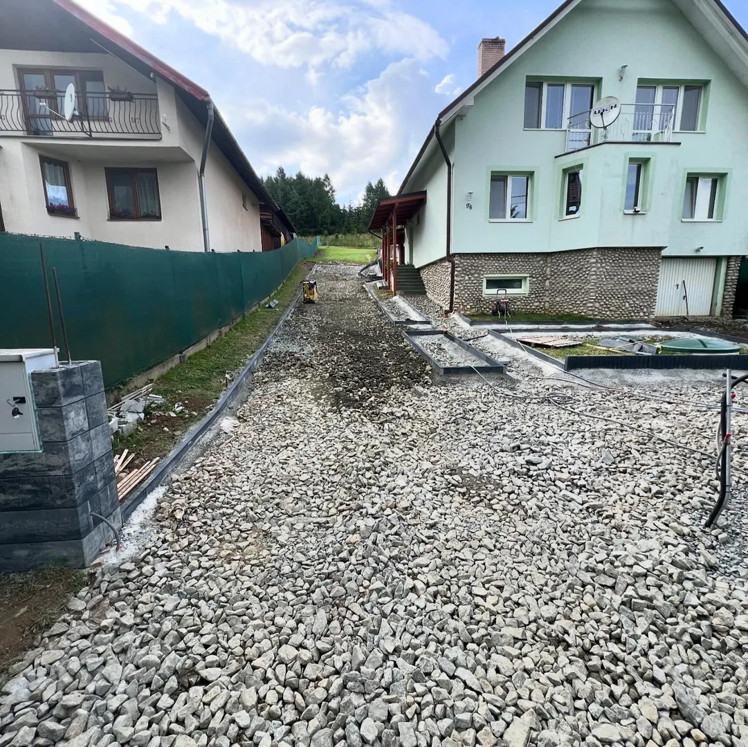 Zámková dlažba a plot Ďurková - obrázok 9