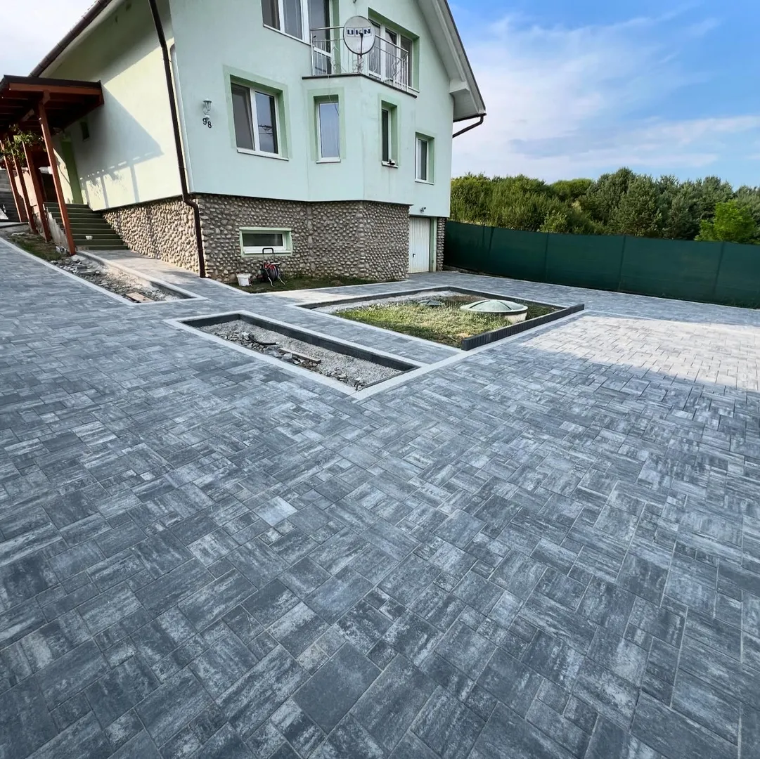 Zámková dlažba a plot Ďurková - obrázok 4