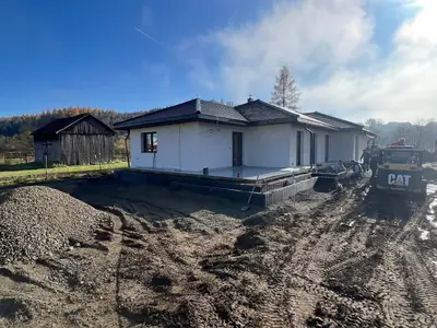 Zámková dlažba a palisády – rodinný dom Plaveč, obrázok 5