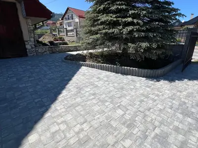 Zámková dlažba a palisády – rodinný dom Poloma, obrázok 4