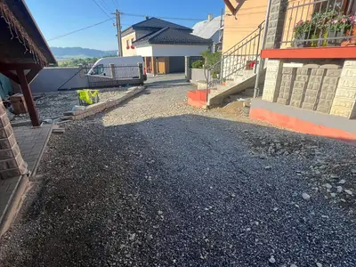 Zámková dlažba a palisády – rodinný dom Poloma, obrázok 7