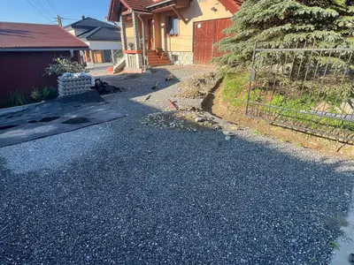 Zámková dlažba a palisády – rodinný dom Poloma, obrázok 9
