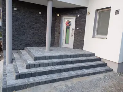 Pokládka terasy a schodov zo zámkovej dlažby - Kamenica