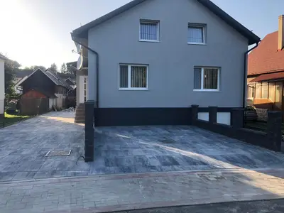 Fasáda, plot a zámková dlažba - rodinny dom Dubovica