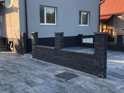 Fasáda, plot a zámková dlažba - rodinny dom Dubovica, obrázok 2