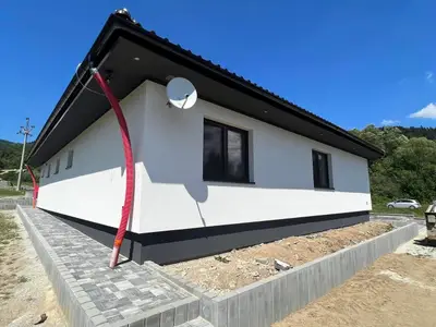 Fasáda, plot, palisády a zámková dlažba - rodinny dom Lúčka, obrázok 4
