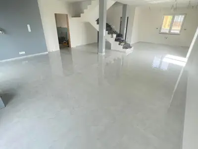 Dlažba a oporný múr - rodinný dom Žakovce