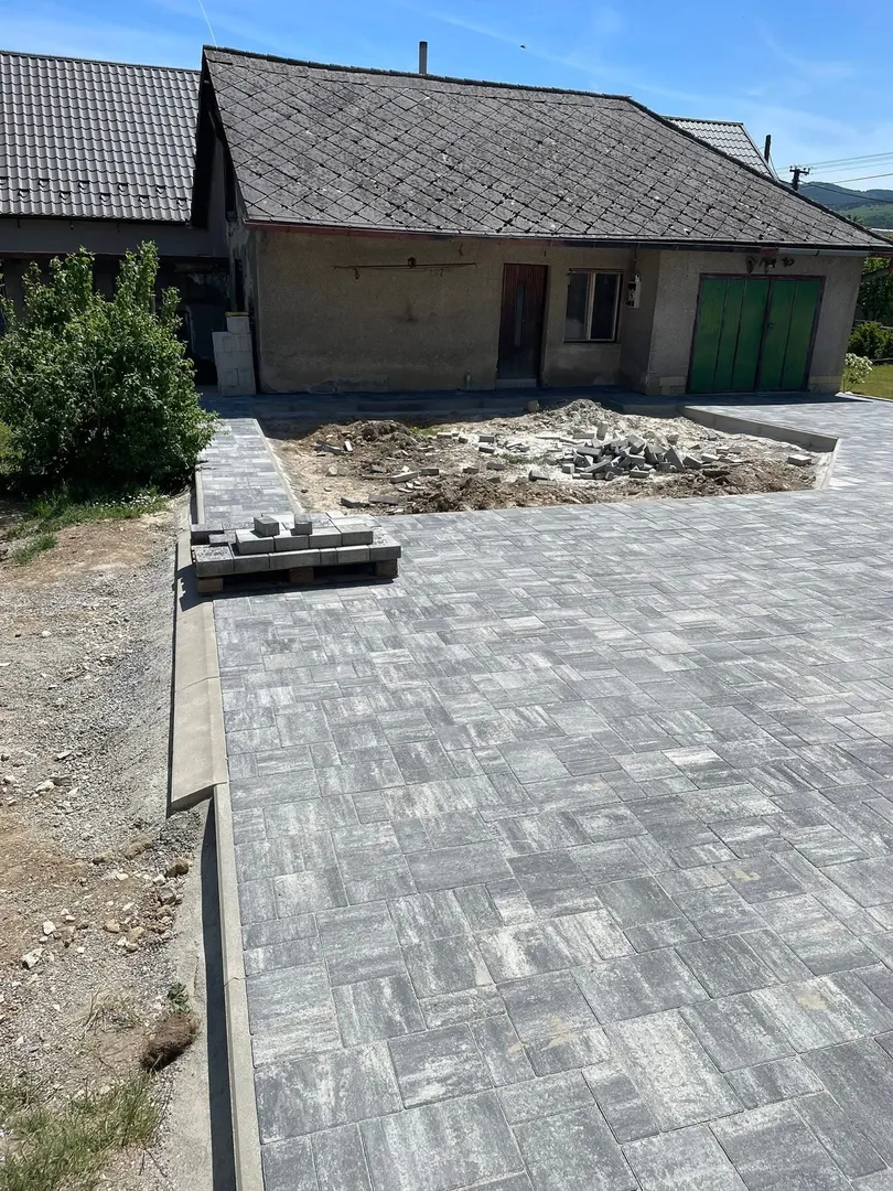 Zámková dlažba - Krivany - obrázok 5