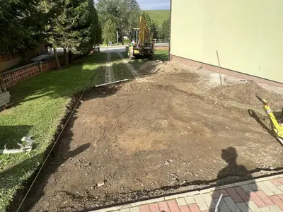 Zámková dlažba – Ľubotín farnosť, pred rekonštrukciou